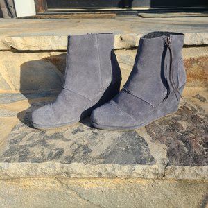 EUC Toms Desert Wedge High in dark grey suede- size 8.5